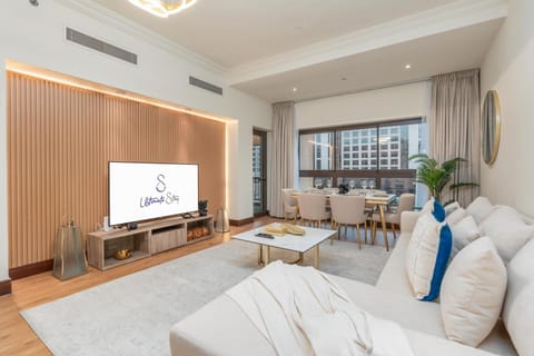Communal lounge/ TV room, TV and multimedia, Living room, Seating area, Dining area, Evening entertainment