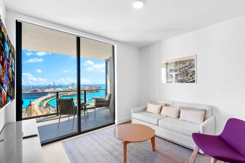 TV and multimedia, View (from property/room), Living room, Seating area, Sea view