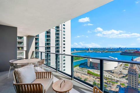 View (from property/room), Balcony/Terrace, Seating area, City view