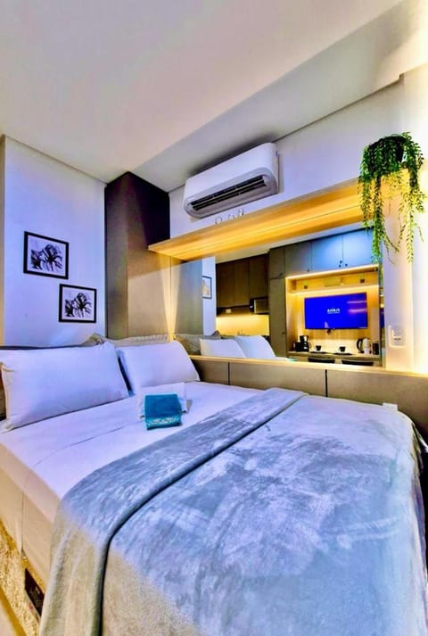 Bed, TV and multimedia, Bedroom, air conditioner