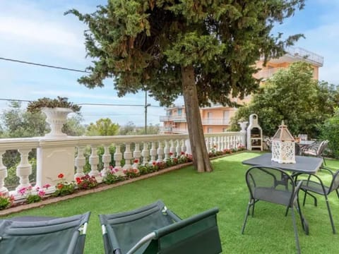 Spring, Day, Garden, View (from property/room), Balcony/Terrace, Garden view, Sea view