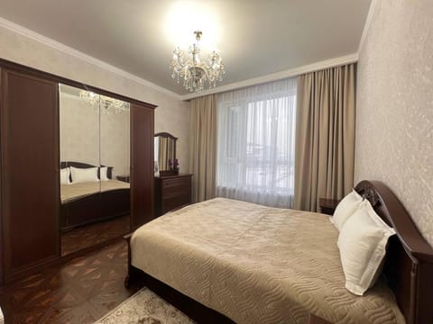 Photo of the whole room, Bedroom, wardrobe