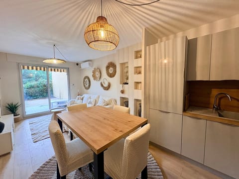 Kitchen or kitchenette, Living room, Dining area