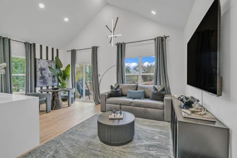 Communal lounge/ TV room, TV and multimedia, Living room, Seating area, Evening entertainment, fireplace