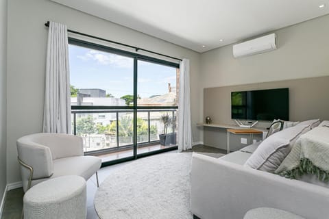 Communal lounge/ TV room, TV and multimedia, Living room, air conditioner
