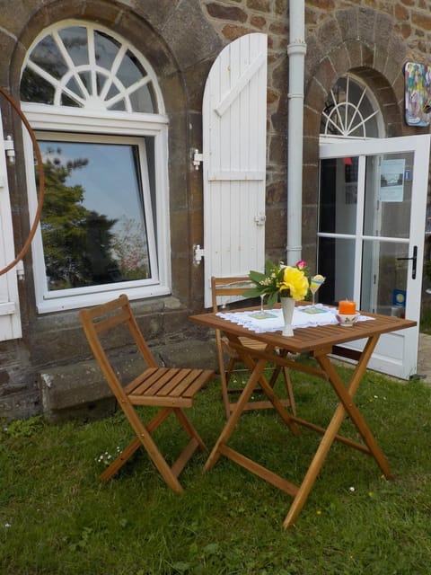 Facade/entrance, Garden