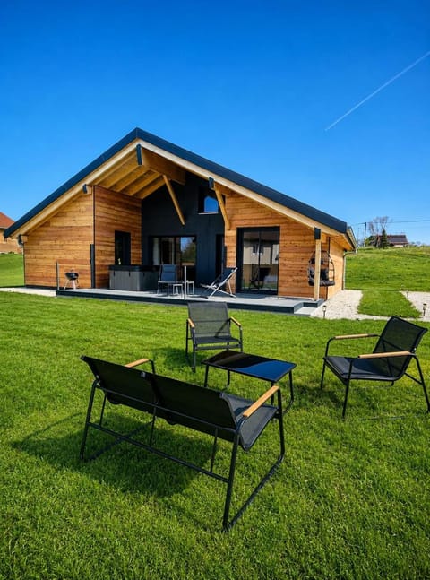 Property building, Patio, Garden, Hot Tub, Parking, sunbed