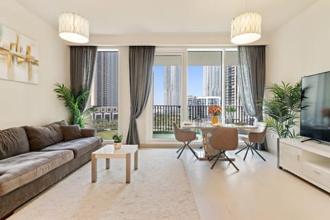 TV and multimedia, View (from property/room), Balcony/Terrace, Living room, Seating area, Dining area, Evening entertainment