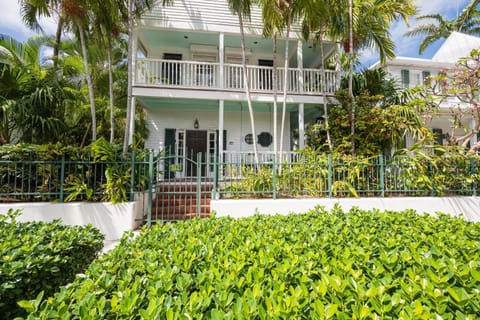 A SUNSET BREEZE House in Key West