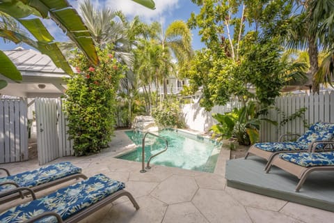 A SUNSET BREEZE House in Key West