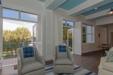 A SUNSET AND HARBOUR VIEW House in Key West