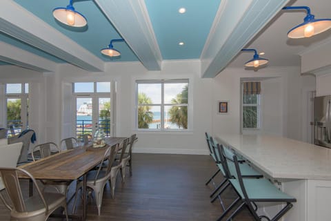 A SUNSET AND HARBOUR VIEW House in Key West