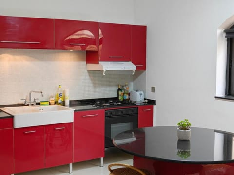 Kitchen or kitchenette, kitchen, kitchen