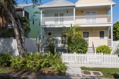 IT'S A SALT LIFE AFTER ALL House in Stock Island