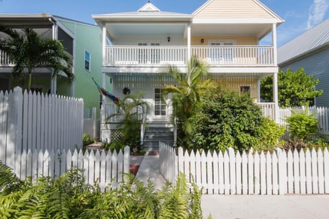 IT'S A SALT LIFE AFTER ALL House in Stock Island