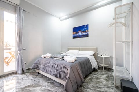 Bed, Bedroom, locker