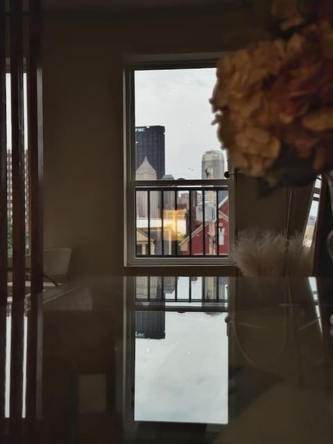 2 Beds • Free Parking • City View • Urban Escape Apartment in Pittsburgh