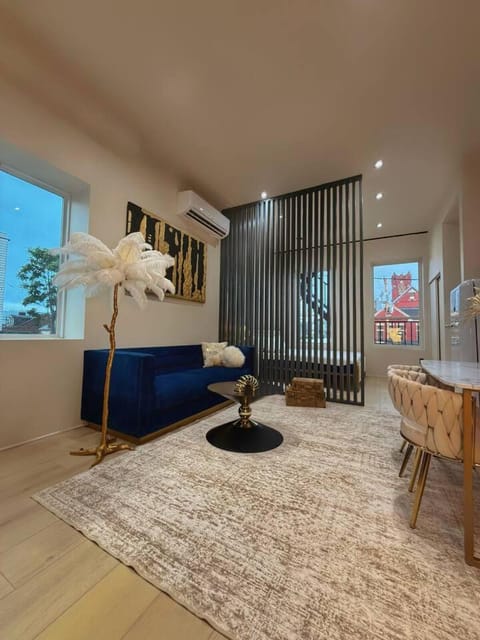 2 Beds • Free Parking • City View • Urban Escape Apartment in Pittsburgh