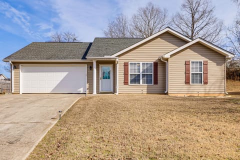 Family Home in Fountain Inn, 2 Mi to Main St! House in South Carolina