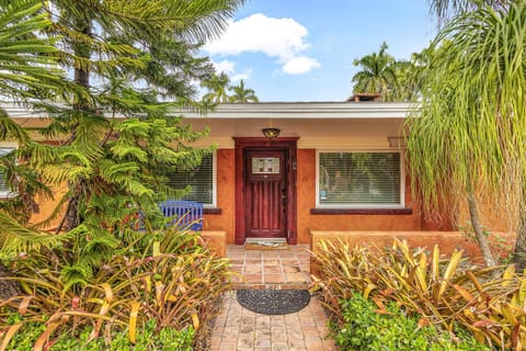 Family Pool Home With Guesthouse House in Fort Myers