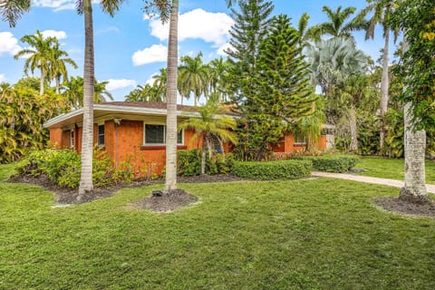 Family Pool Home With Guesthouse House in Fort Myers