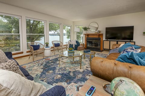 Waterfront 3BR Loft w Dock on Lake of Egypt House in Lake of Egypt