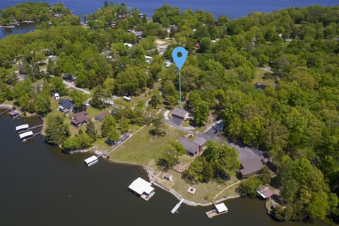 Modern Lakefront Suite with Dock House in Lake of Egypt