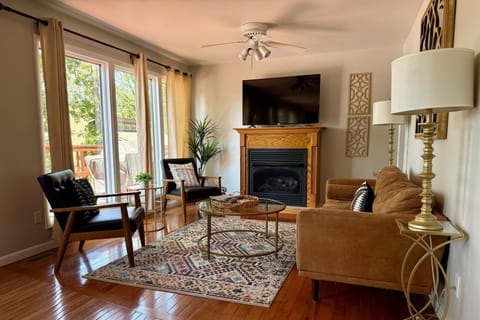 Log Home Hot Tub Retreat, Kayaks House in Lake of Egypt