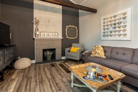 French Country Cottage Dock & Screened Porch House in Lake of Egypt