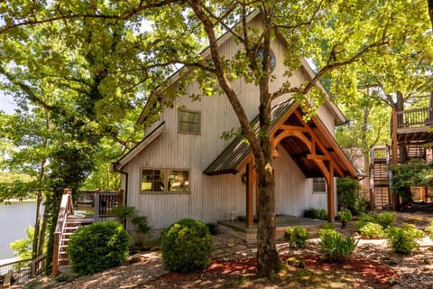 Luxury 6BR Waterfront Home on Lake of Egypt House in Lake of Egypt