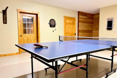 Luxury 4BR Log Cabin Near SIU & Wine Trail Cabin in Makanda Township