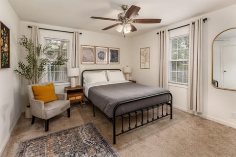 Walkable 2BR Cottage in Downtown Marion House in Marion