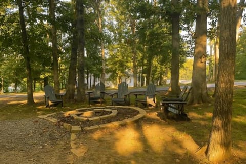 Luxury Lake House w Dock & Game Room House in Lake of Egypt