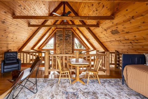 Luxury Log Cabin w Beach & Dock Sleeps 12 Cabin in Lake of Egypt