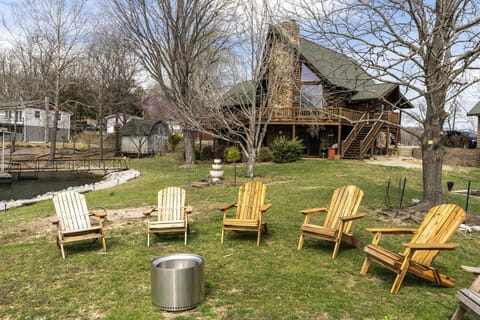 Luxury Log Cabin w Beach & Dock Sleeps 12 Cabin in Lake of Egypt