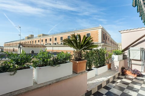 Property building, View (from property/room), Balcony/Terrace, Balcony/Terrace, Floor plan, City view