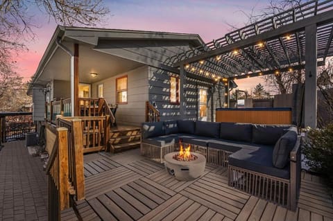 HotTub - Big Yard - Fireplaces - Games - Fire pit House in Westminster