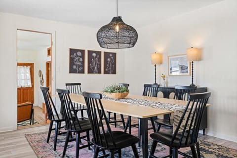 HotTub - Big Yard - Fireplaces - Games - Fire pit House in Westminster