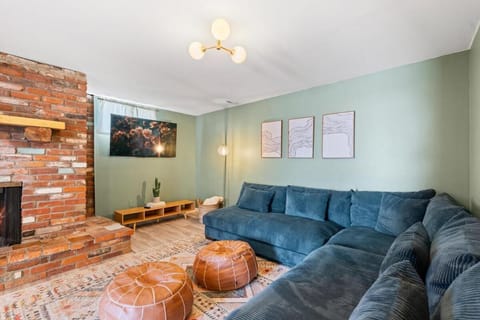 HotTub - Big Yard - Fireplaces - Games - Fire pit House in Westminster