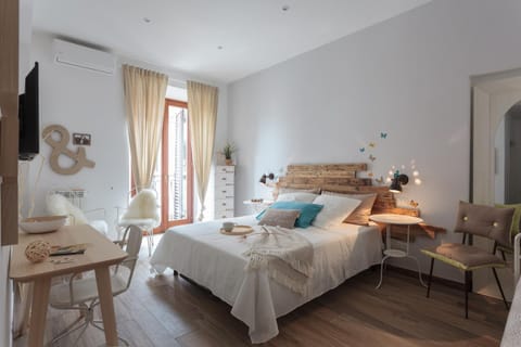 Day, Photo of the whole room