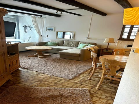 TV and multimedia, Balcony/Terrace, Living room, Seating area, Dining area