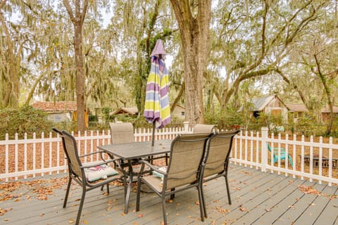 5 Mi to Historic Dtwn Beaufort Family Gem with Yard House in Port Royal