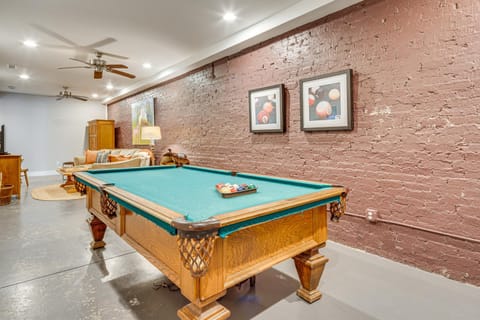 Private Hot Tub, Steps to Main St Saluda Retreat House in Saluda