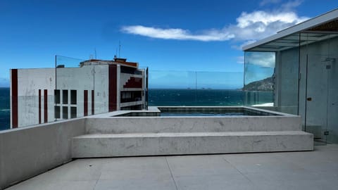 Ipanema | Penthouse w/ Pool by the Beach Apartment in Rio de Janeiro