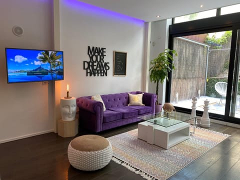 Communal lounge/ TV room