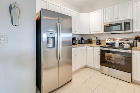 Golfers Paradise with Pool! 6 Mi to Myrtle Beach Apartment in Carolina Forest