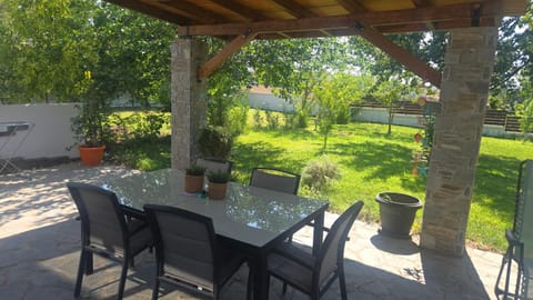 Patio, Garden, Dining area