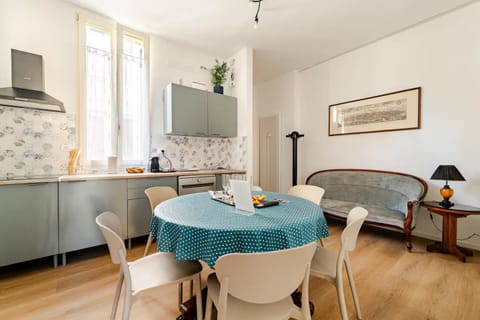 Kitchen or kitchenette, Living room, Seating area, Dining area, Lunch, kitchen