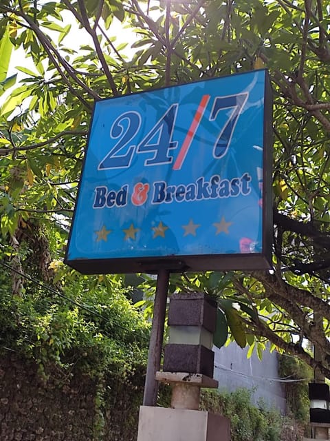 24/7 Bed & Breakfast Bed and Breakfast in Kuta Selatan