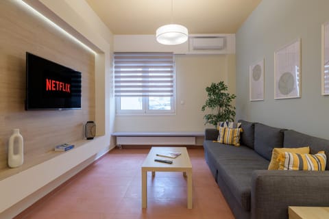 TV and multimedia, Living room, Seating area, Evening entertainment, air conditioner